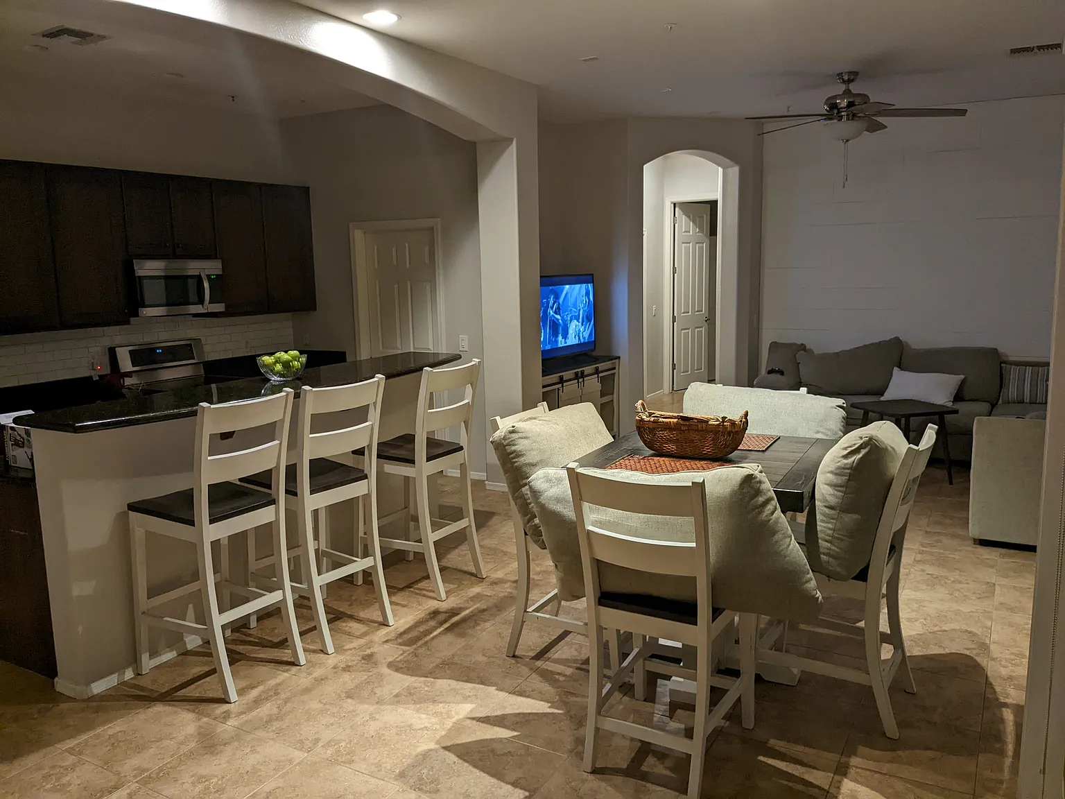 2 bed, 1171 sqft, $800 — Photo 2
