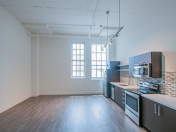 5th image of 326 Fern St APT 511
