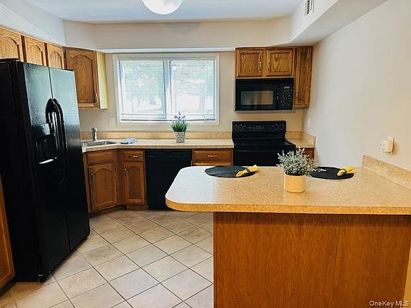 4th image of 125 Stringham Road #23