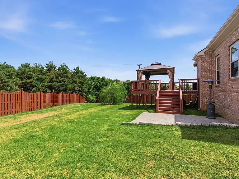 1033 Belcor Dr — Photo 10