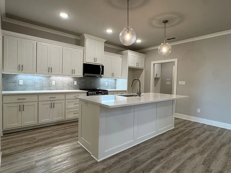 7110 Alexander Dr — Photo 22