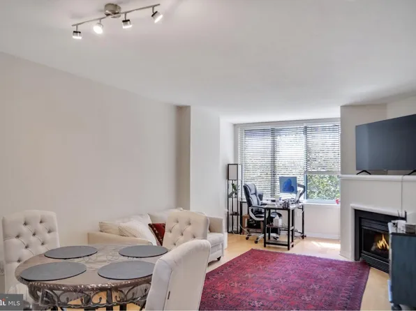 851 N Glebe Rd APT 402, Arlington, VA 22203