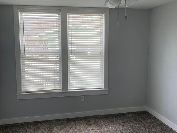 5th image of 251 Riverbend St