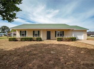 300 Estates Dr, Green Forest, AR 72638