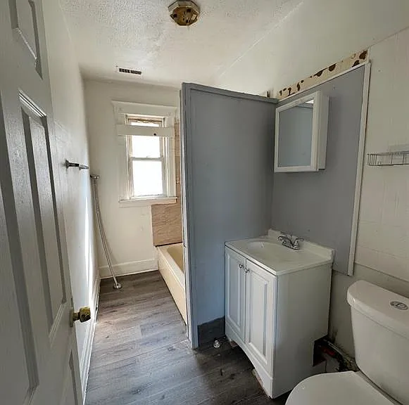 2300 Whalen St — Photo 8