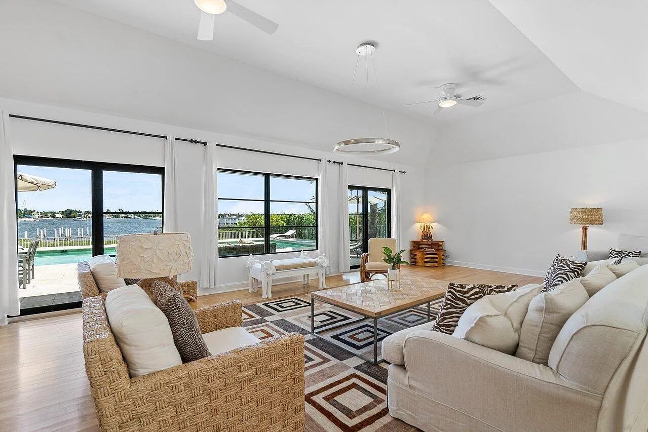 3 bed, 3.0 bath, 3521 sqft, $10,000 — Photo 4