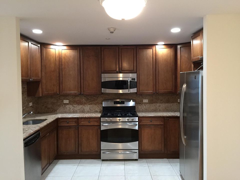 1st image of 125 E Broadway APT 402