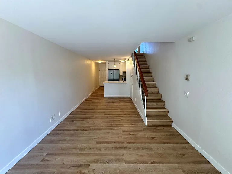 390 E Surfside Dr — Photo 2