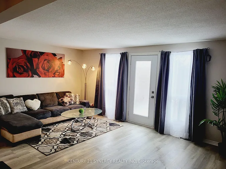 2307 Stonehenge Cres — Photo 7