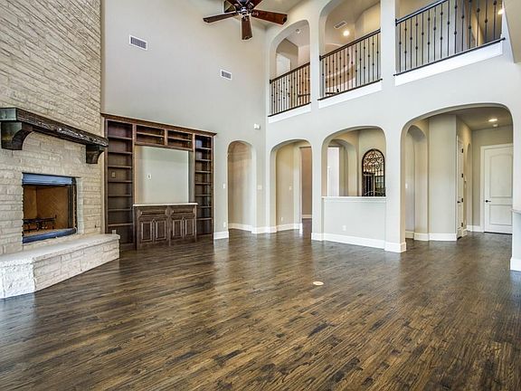 3rd image of 908 Hampton Manor Ter