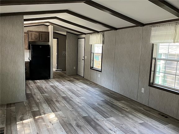 4th image of 2055 Hemstreet Rd