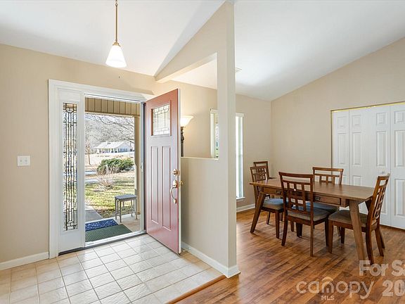 5th image of 2625 Middleton Cir