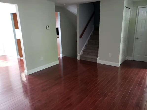 3044 Silent Valley Dr, Fairfax, VA 22031