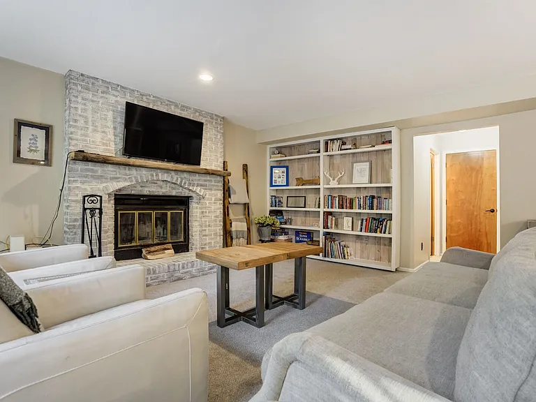 Popes Valley Dr — Photo 11