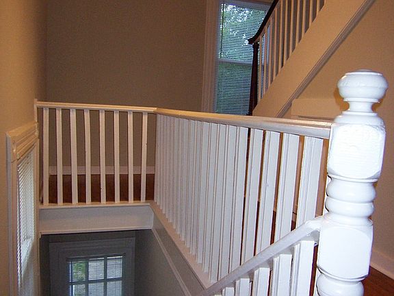 Dual stairs,entry & loft