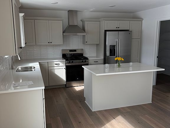 2nd image of 2880 Wildflower Ln SE