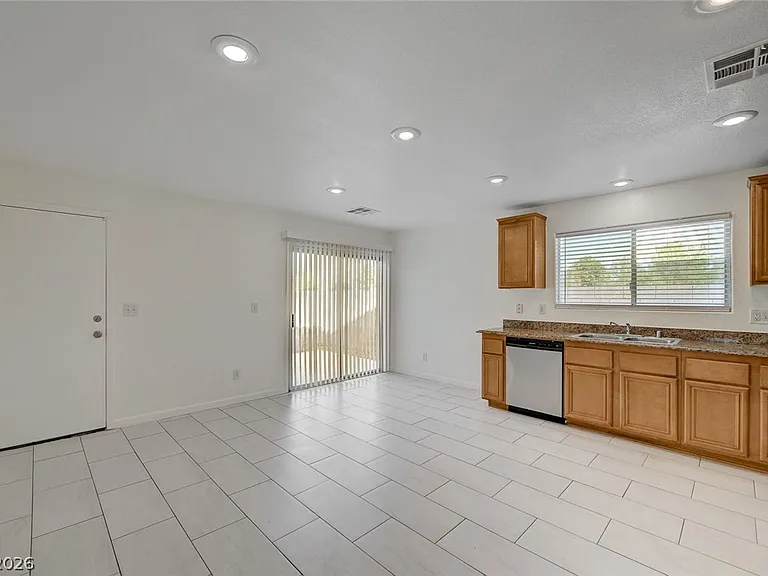 5672 Park City Ave — Photo 6