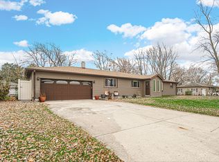 709 Beverly Dr, Hebron, IN 46341