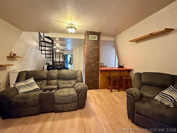 3rd image of 1034 Lakeside Dr