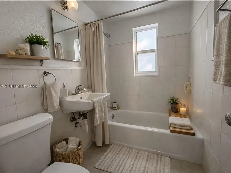 251 Hibiscus Dr #4 — Photo 2