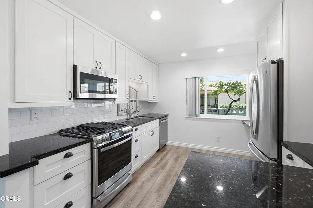 3 bed, 1245 sqft, $3,100 — Photo 3