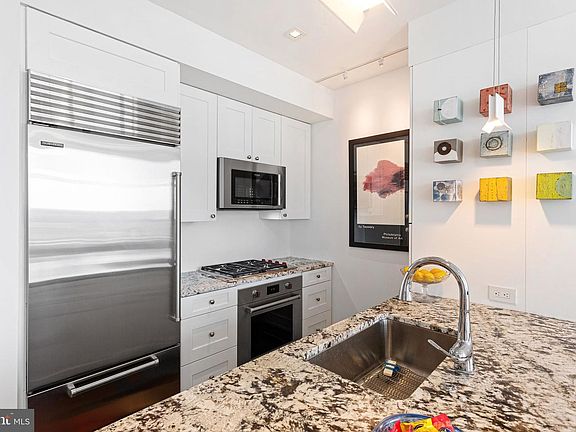 3rd image of 210 S 25th St #905