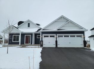 9189 Maas Dr, Waconia, MN 55387