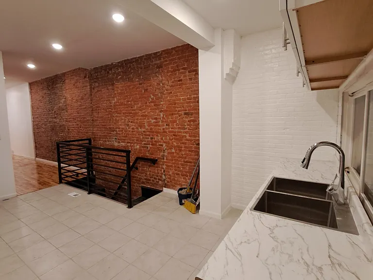 1353 W Jerome St #1 — Photo 10