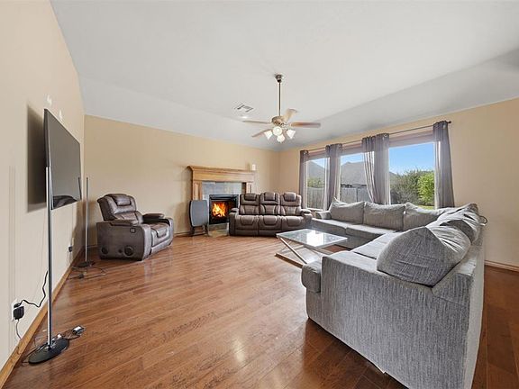 5th image of 2112 SE 9th St