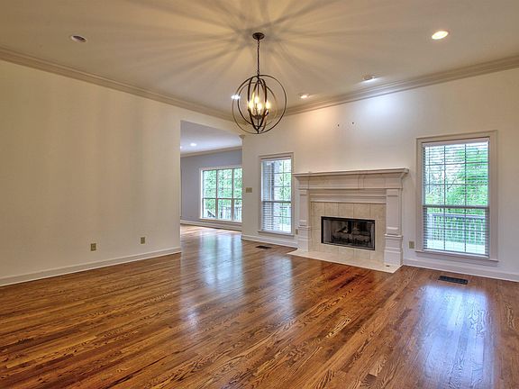 5th image of 2805 Woodsgate Dr