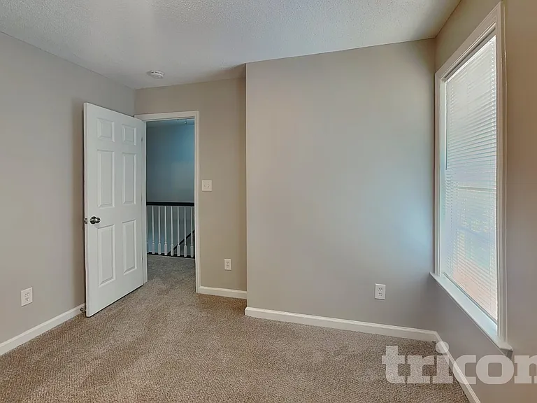 104 Roundtree Ct — Photo 12