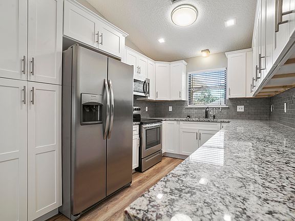 2nd image of 10336 ELDERBERRY Drive