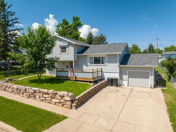 821 Pinedale Dr, Spearfish, SD 57783