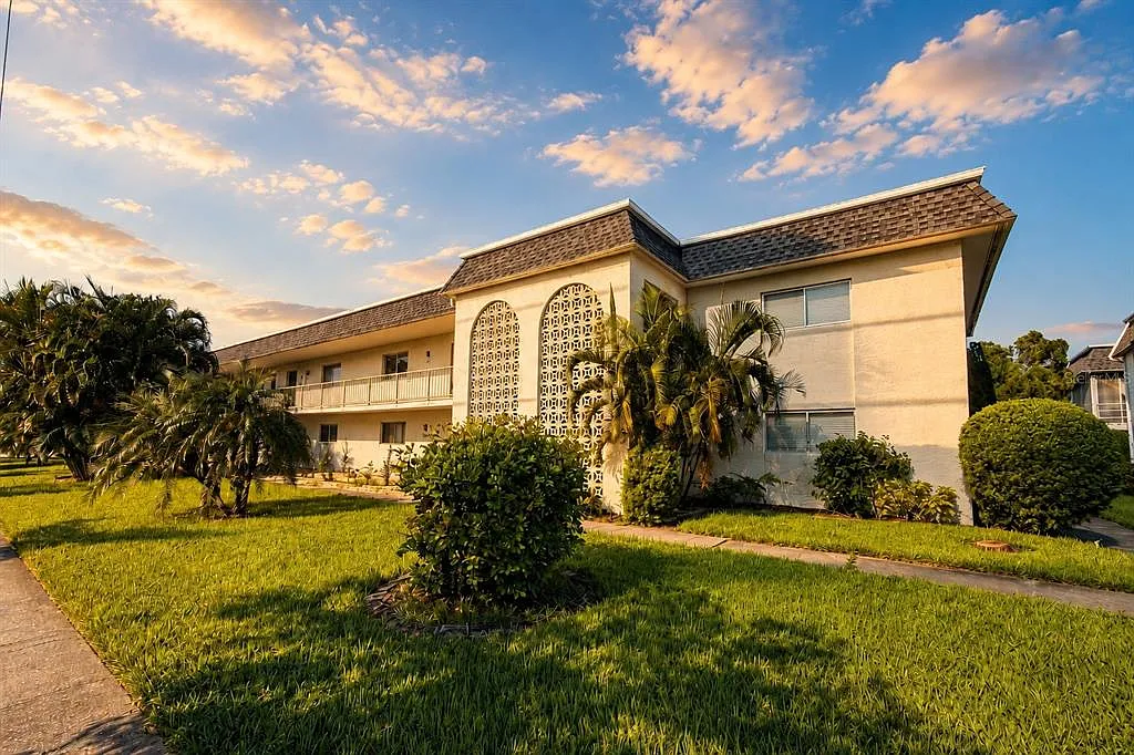 2 bed, 2.0 bath, 977 sqft, $1,550 — Photo 1