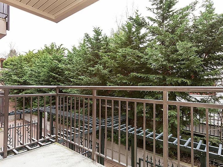 Howard Park Apartments — Photo 17