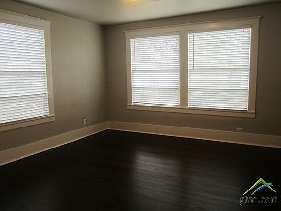 3rd image of 701 S Bois D Arc Ave