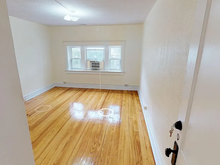 3344 Wyandotte St — Photo 17