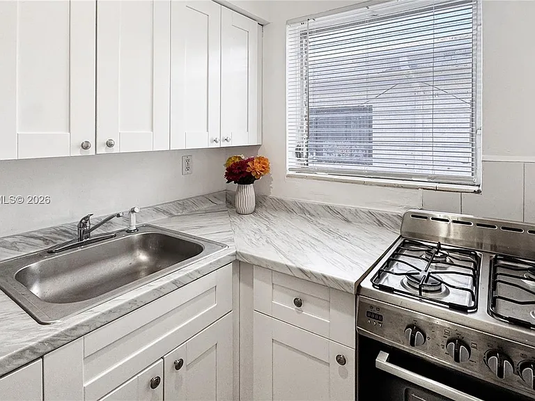 7717 Byron Ave #9 — Photo 13