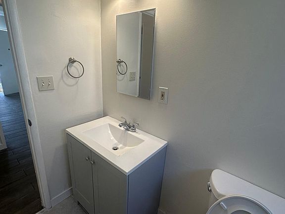 4th image of 11423 Menlo Ave