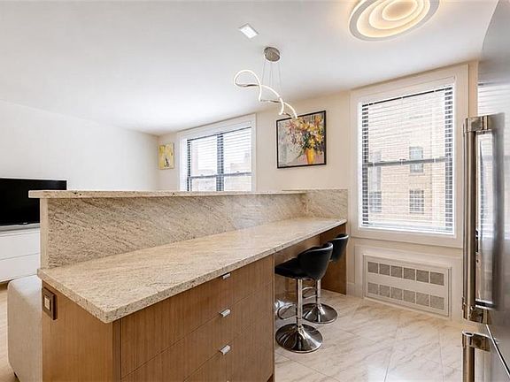 4th image of 200 Corbin Pl APT 5W