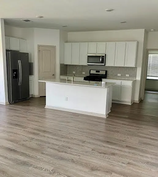204 Sweetwater Creek Ln — Photo 2