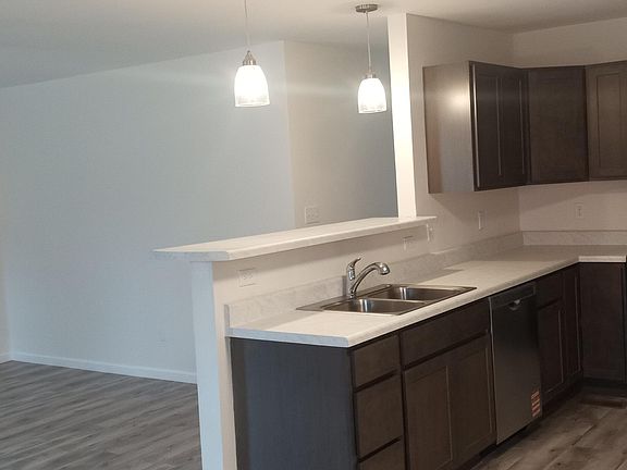 3rd image of 2740 Carson Ave NE