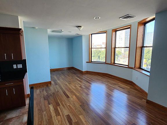 3rd image of 1338 W Girard Ave #1B