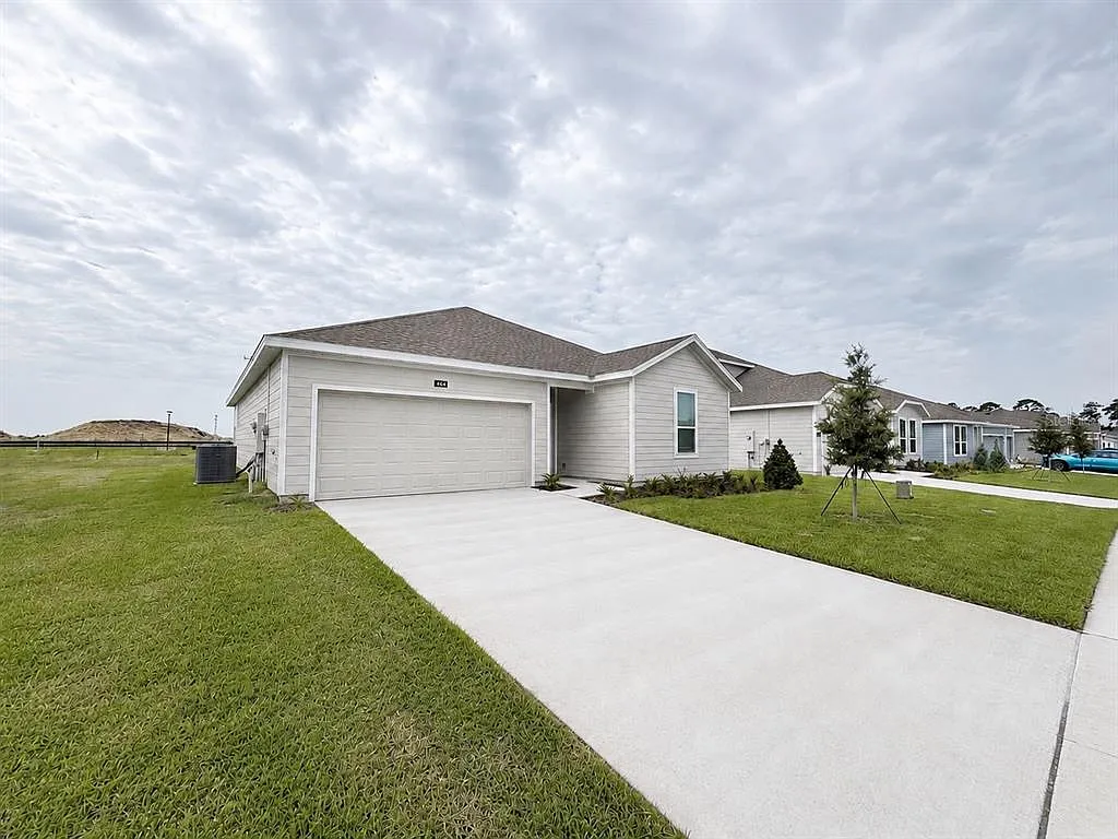3 bed, 2.0 bath, 1580 sqft, $2,200 — Photo 2