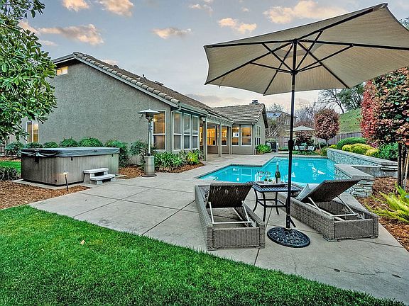 3rd image of 3896 Meadow Wood Dr