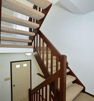 3rd image of 636 Sunset Cir