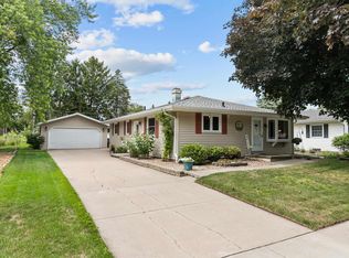 827 S Schaefer St, Appleton, WI 54915