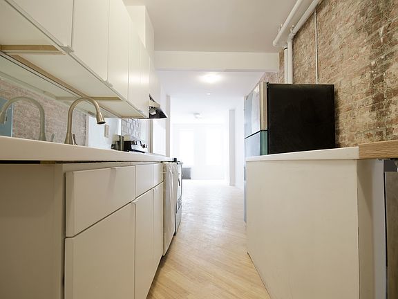 5th image of 310 Jefferson St APT 1L
