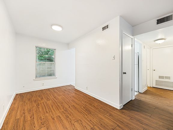3rd image of 517-523 S Travis St #3
