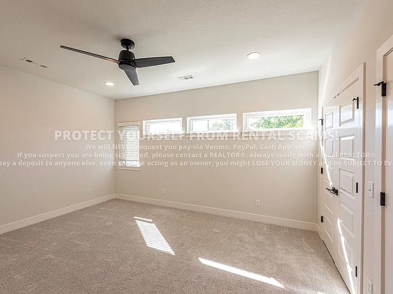956 W Boone St — Photo 12